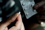 Lægerne er nødt til at prøve sig frem på mennesker, når nye medicin eller anden behandling skal testes. Men mange forsøg sker uden løbende tilsyn. 