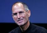 53-årige Steve Jobs tager et halvt års sygeorlov fra jobbet som topchef hos Apple. Hans helbred er værre, end han forventede. 