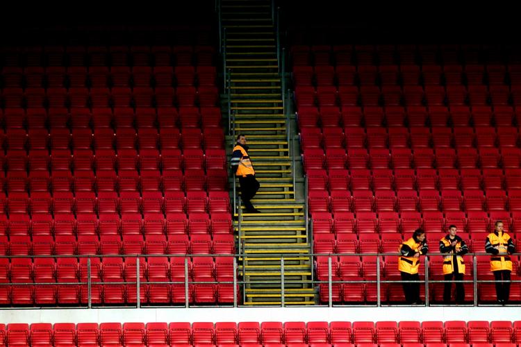 Parken kan forvente en bøde efter dødsulykken, hvor en mand styrtede i døden, mens han arbejdede med at fjerne is fra den nye tribune. 