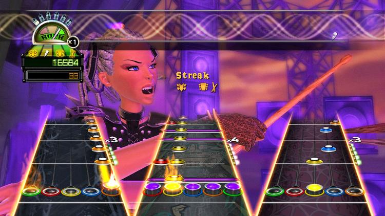 I 'Guitar Hero World Tour' medfølger der – udover guitar og mikrofon – et helt trommesæt, der skal rammes i takt med farvede prikker på skærmen. En stor udskrivning, hvis man vil købe alle instrumenterne til spillet, men som social musikoplevelse er det intenst nærværende at spille ny som gammel musik sammen med andre. 