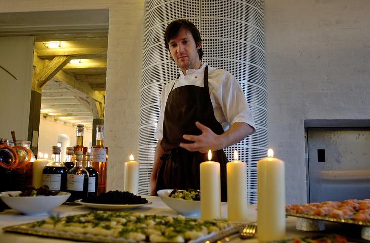 René Redzepi står bag den succesrige og med Michelin-stjerner hyldede restaurant Noma i København. 