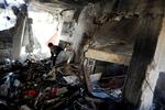 Ruiner. Al-Abrar-moskeen i flygtningelejren Rafah er blandt de seneste mål for israelske luftangreb i Gaza. Tre civile blev dræbt. 