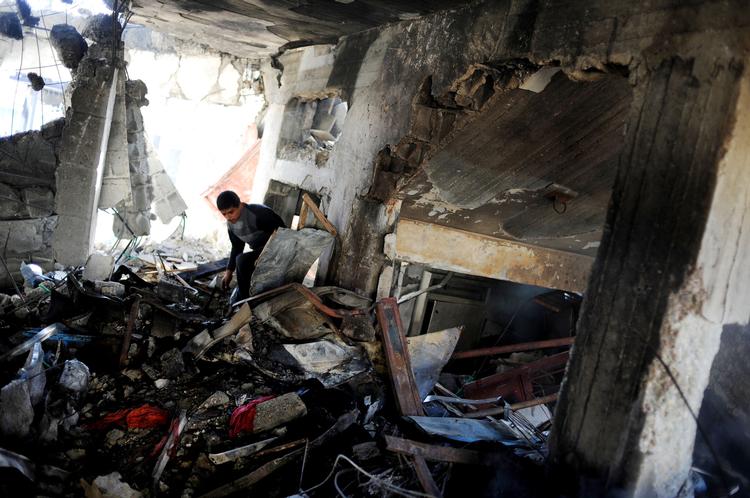 Ruiner. Al-Abrar-moskeen i flygtningelejren Rafah er blandt de seneste mål for israelske luftangreb i Gaza. Tre civile blev dræbt. 