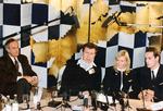 Stefan Rasmussen, nr. to fra venstre med halskrave, ved pressemødet efter den dramatiske nødlanding i Sverige i 1991. Helt til venstre den daværende SAS-boss Jan Carlzon. De to andre er besætningsmedlemmer fra flyet. 