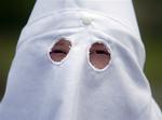 Nettet er fuldt af 'haters', der - ligesom denne Ku Klux Klan-person - gemmer identiteten, når aggressionerne skal ud. 