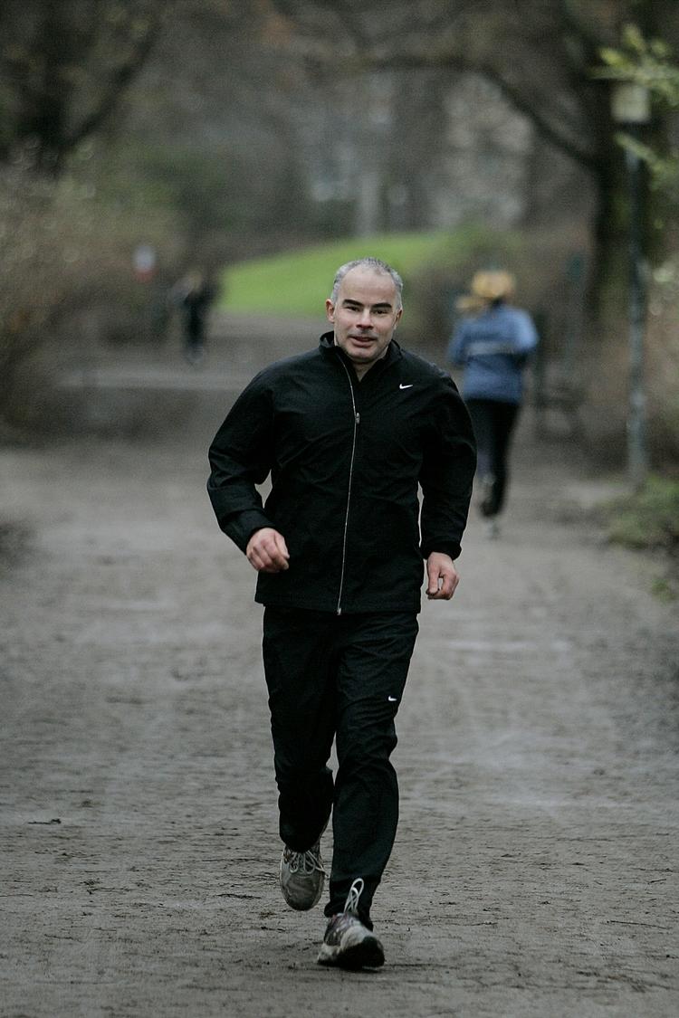 Peter Munck, 45 år træner til sit første maraton. Skriv en hilsen og et hep til ham under artiklen. 