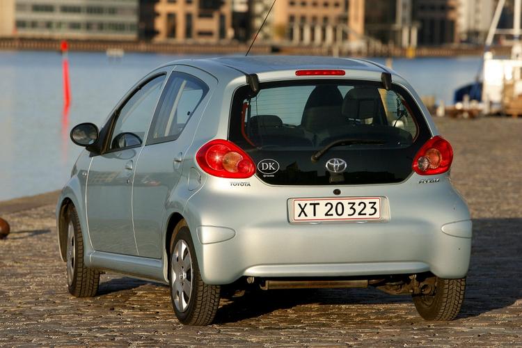 Toyota Aygo 1.0 er blandt de ti mest økonomiske småbiler i Bilpriser.dk's analyse. Arkivfoto. 