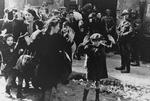 Arkivfoto fra Warshawa, 19. april 1943: AP 