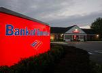 Bank of America varslede i sidste måned, at banken vil afskedige 35.000 af sine over 300.000 medarbejdere. 