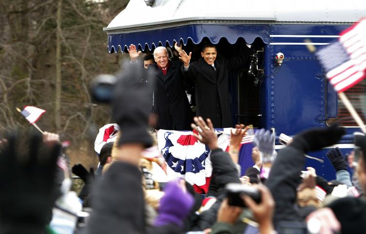 Obamas tog er her nået til Edgewood, Maryland. 