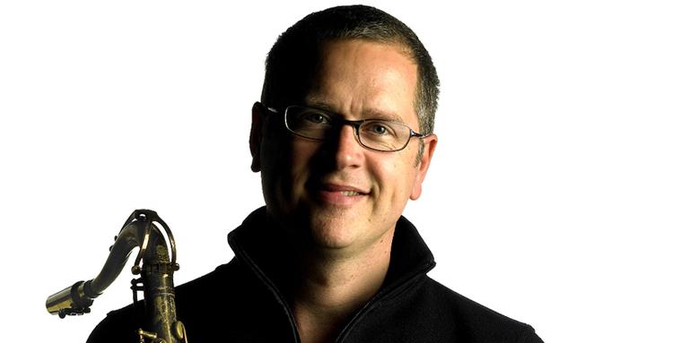 Saxofonisten Hans Ulrik (billedet) havde ret i, at man kunne have overvejet at tage hjem fra koncerten på Copenhagen Jazzhouse, hvis ikke man som anmelder havde haft tjenstlige forpligtelser. 