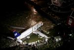 I dag er flyet, en Airbus 320, blevet hævet fra Hudson-floden, og de sorte bokse, blevet bjærget. 