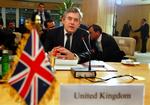 Den britiske premierminister Gordon Brown sagde i går, at det er vigtigt at sikre familier og virksomheder adgang til lån. Her er han fotograferet i går til møde om krisen i Gaza. 