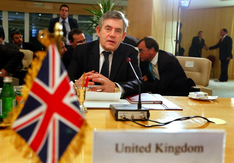 Den britiske premierminister Gordon Brown sagde i går, at det er vigtigt at sikre familier og virksomheder adgang til lån. Her er han fotograferet i går til møde om krisen i Gaza. 