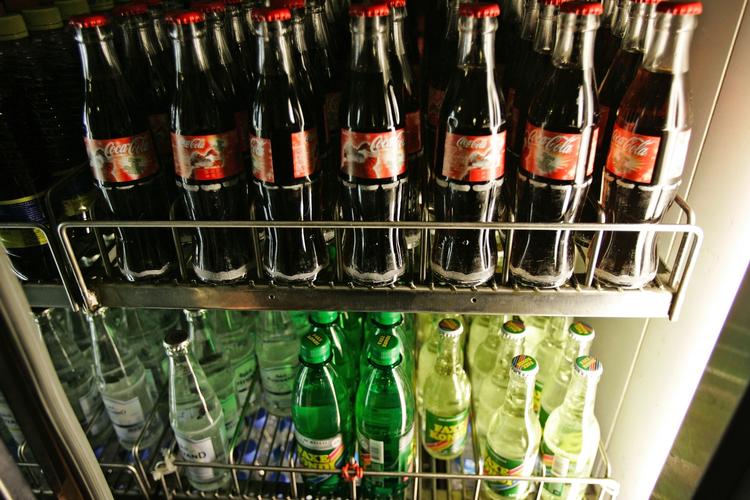 Ny kampagne skal vænne børn og unge til at nøjes med en halv liter sodavand og saft om ugen. Arkivfoto. 