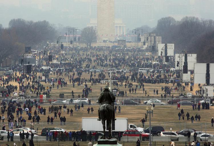 Amerikanere var i går rejst til Washington fra hele landet for at være med, når Obama bliver indsat ved en ceremoni foran Kongressen for enden af The Mall. 