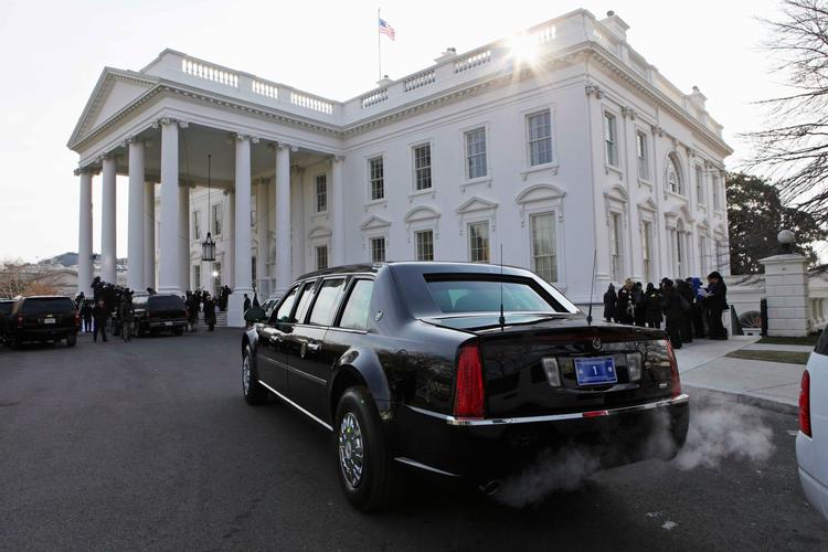Bilen med Obama har været ude på den traditionsrige tur fra Capitol Hill til Det Hvide Hus. 