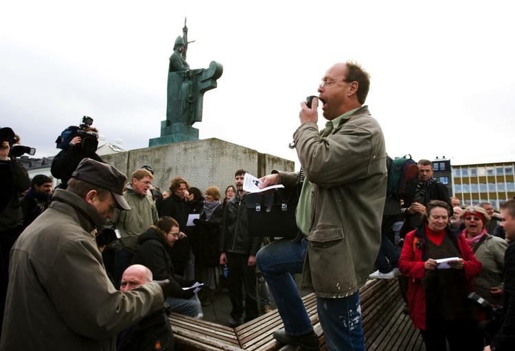 Billedet her er fra december måned. Men temaet for demonstrationerne er det samme: Den dybe økonomiske krise i østaten. 