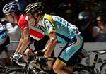 Den syvdobbelte vinder af Tour de France, Lance Armstron, bliver presset af danske Team Saxo Bank. 