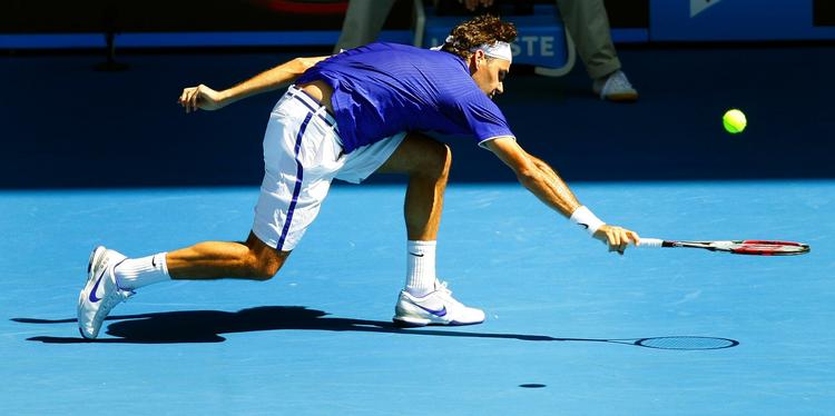 Roger Federer gik videre efter en let kamp mod en russisk kvalifikationsspiller, og kan nu se frem til en storkamp mod Marat Safin. 