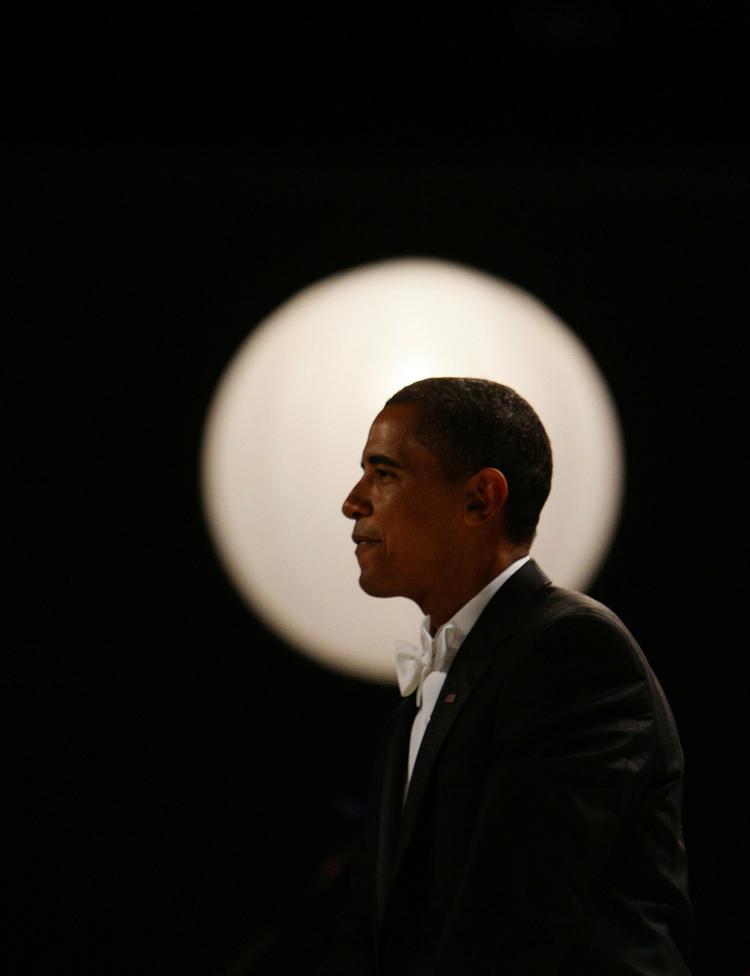 Barack Obama fanget ved en af de mange fester, han deltog i efter indsættelsen som USA's 44. præsident i går. 