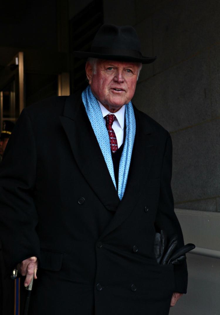 Edward Kennedy på vej til Obamas indsættelsesceremoni i går. Kort efter faldt han om og blev indlagt. 