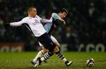 Burnleys Wade Elliott (til højre) i nærkamp med Tottenhams Jamie O'Hara under den 120 minutter lange forestilling i Liga Cuppens anden semifinale. 