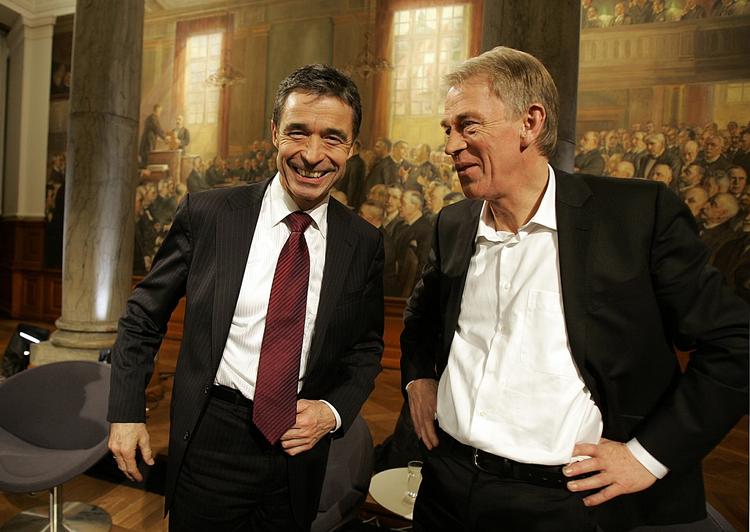 Prime Minister Anders Fogh Rasmussen with Socialist People's Party leader Villy Søvndal. Without SPP support, there will be no euro plebiscite. Archive photo. 