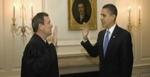 Om igen. Højesteretspræsident John Roberts og Barack Obama i perfekt samarbejde. 