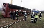 De danske elevers bus blev presset af vejen af en lastbil, hvis chauffør siden er blevet anholdt. 
