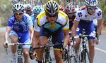 Den syvdobbelte Tour de France-vinder Lance Armstrong leder det udbrud, som kom til at præge 3. etape af Tour Down Under. 