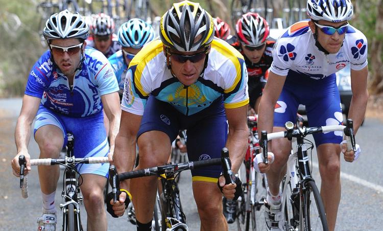 Den syvdobbelte Tour de France-vinder Lance Armstrong leder det udbrud, som kom til at præge 3. etape af Tour Down Under. 