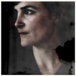 Marie Fisker viser på sin debut-ep et stemningsleje og et tonefald, der adskiller hende temmelig radikalt fra tidens andre talentfulde unge sangerinder. 