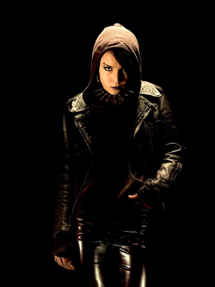 Lisbeth Salander spilles af Noomi Rapace. 