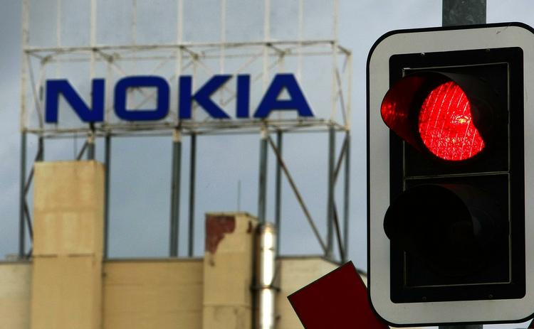 Rødt lys ved Nokias fabrik i Bochum, Tyskland. Fabrikken lukkede  midtvejs i 2008 for at skære i koncernens omkostninger (arkivfoto). 