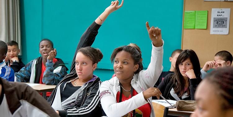 Filmen minder os om, hvilken stor indsats, mange mennesker udfører i skolesystemet. Og den fungerer fint, uden at man ser den som en dokumentarfilm. Selv om alle eleverne spilles af amatører. Foto: Camera Film 