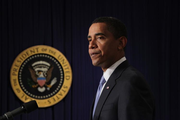 Barack Obama har været tilbageholdende med at kommentere krisen i Gaza, før han blev indsat som præsident, men nu sætter han sagen på sin dagsorden. 