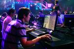 Verdensmesterskaber i spil er med til at øge interessen. Her øver en deltager i Video Games League sig i 'Counter-Strike'. Arkivfoto. 