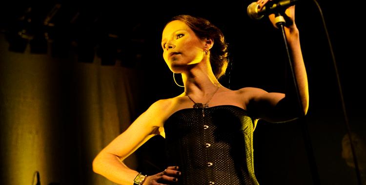 Den svenske popsangerinde Nina Persson er lykkeligvis tilbage med hele 12 overvejende veldrejede sange på A Camps nye album 'Colonia'.  Arkivfoto: Thomas Borberg 