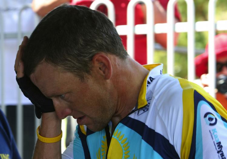 Lance Armstrong puster ud efter dagens etape af Tour Down Under, der er hans comeback til cykelverdenen. 