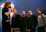 Forsanger Troels Abrahamsen i front for Veto, der blev aftenens store helte. 