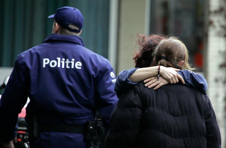 Der blev sørget i den belgiske by Dendermonde oven på et knivoverfald, der kostede tre personer livet. Imens havde politiet gerningsmanden til afhøring. 
