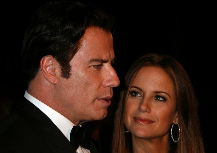 John Travolta og Kelly Prestons søn Jett døde af en slagtilfælde tidligere på måneden. Siden er en politiker anklaget for afpresning. 