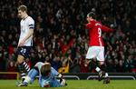 Berbatov jubler efter scoringen til 2-1. 