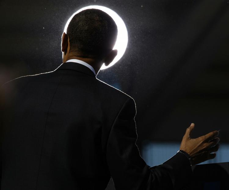 Barack Obama tror, han kan bestemme over liv og død, lyder det blandt andet fra Vatikanet. 