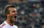 David Beckham jubler efter sit første mål for Milan. 