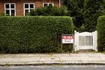 Boligpriserne i det store provinsbyer har længe holdt stand mod prisfaldet - men nu falder priserne. 