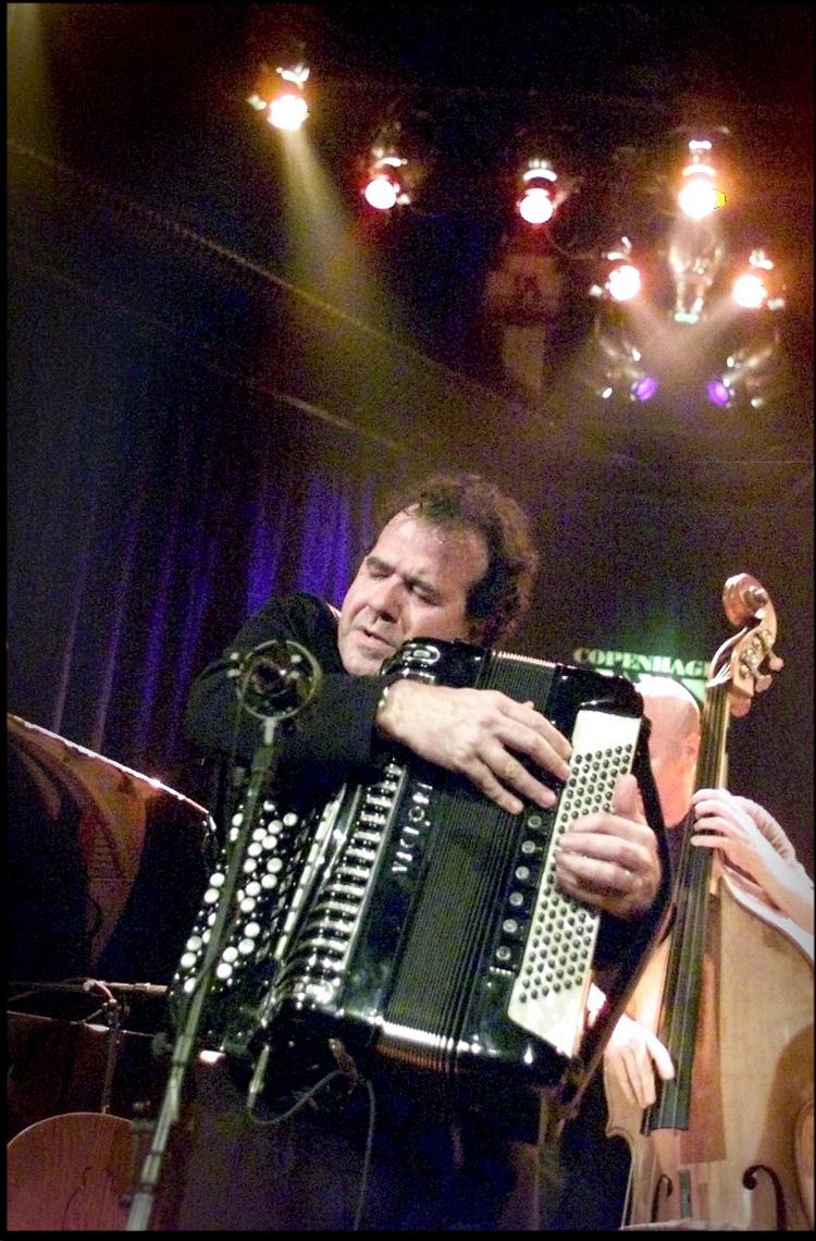 Richard Galliano - her fotograferet ved en tidligere visit i Copenhagen Jazzhouse - er en mester på akkordeonet. Desværre hang koncerten i DR Koncerthuset ikke godt sammen. 