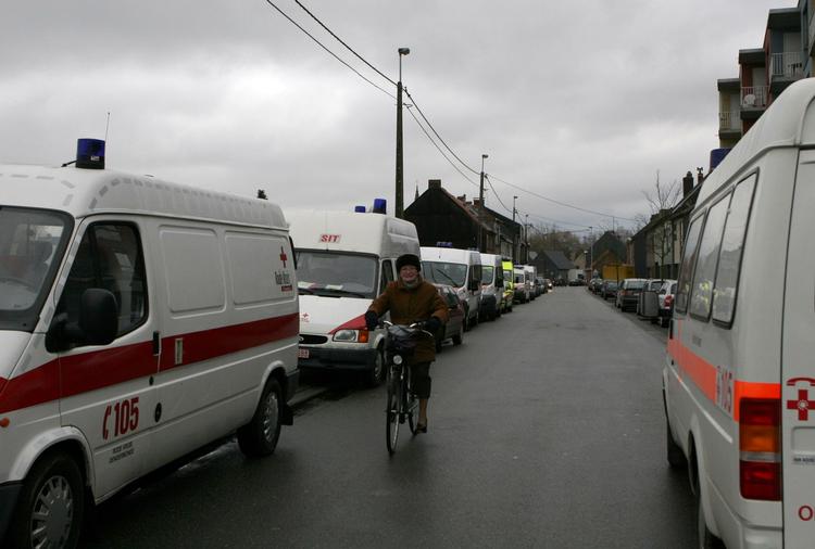 Det var tæt med Røde Kors-biler uden for vuggestuen, efter den 20-årige morder havde såret 15 børn og dræbt to drenge og en kvinde. 