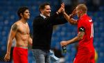Thomas Thomasberg jubler med sin anfører Mikkel Thygesen efter 1-0-sejren i Uefa Cuppen over Manchester City tidligere i denne sæson. 